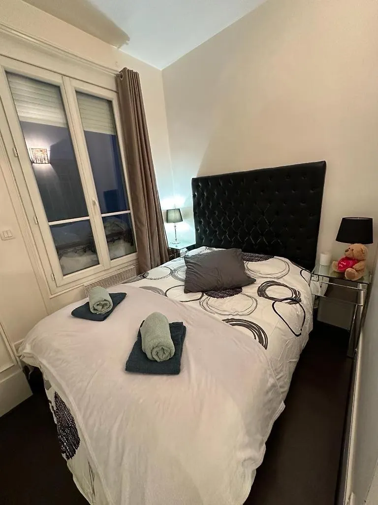 Apartment Luxe Near Champs Elysees *