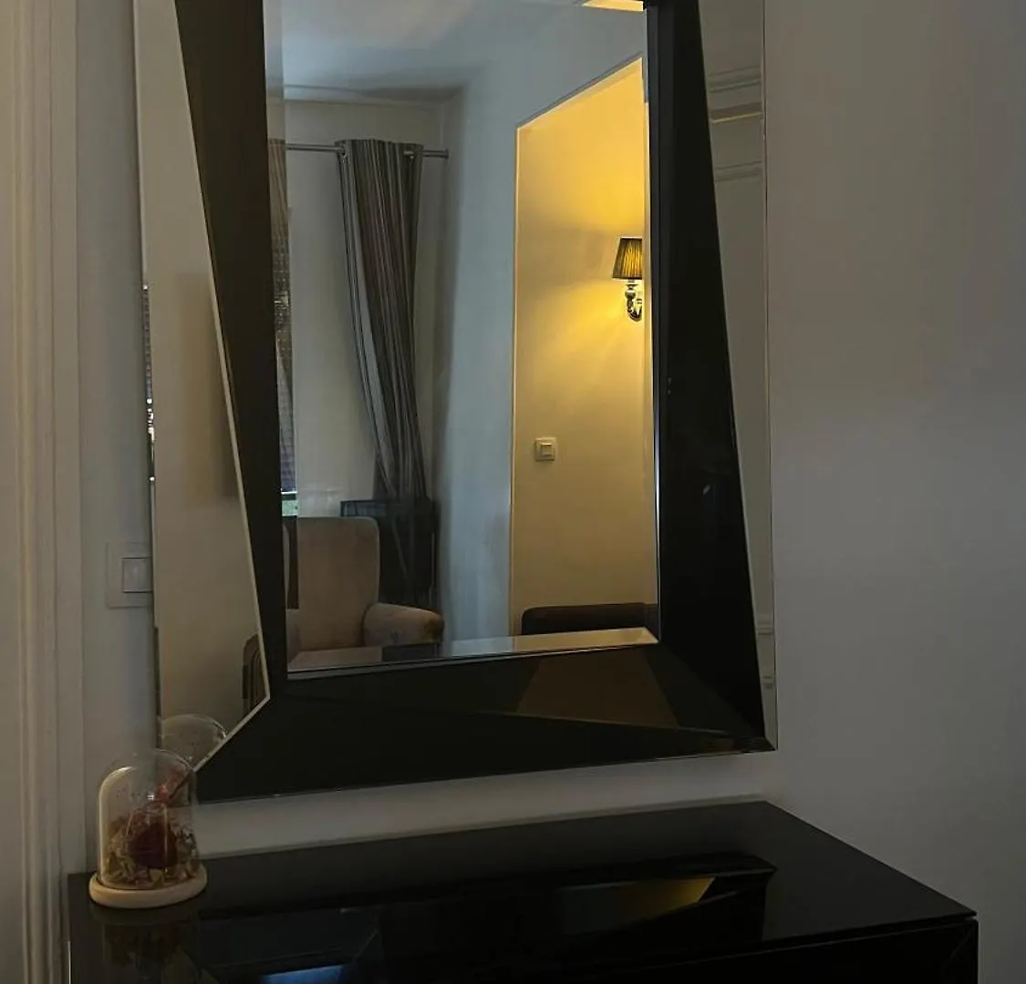 Luxe Near Champs Elysees